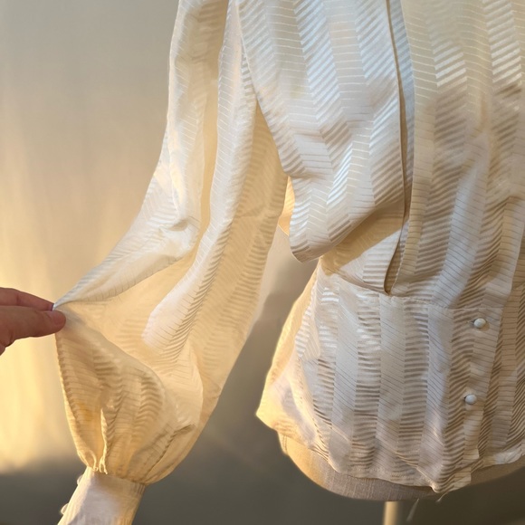 100% Silk Cream Victorian Style Blouse Size - Picture 3 of 10